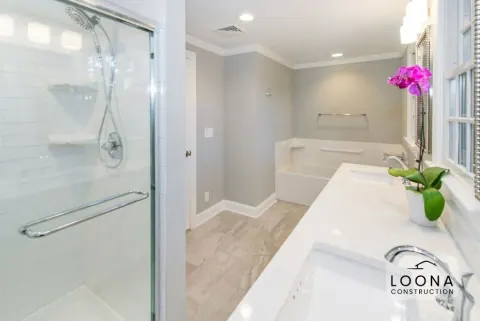Classic white bathroom in San Mateo, photo 4