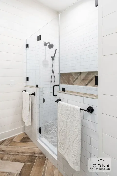Bathroom with black fixtures in Los Altos, photo 3