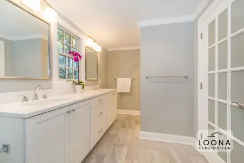 Classic white bathroom in San Mateo, photo 3