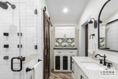 Bathroom with black fixtures in Los Altos, photo 1