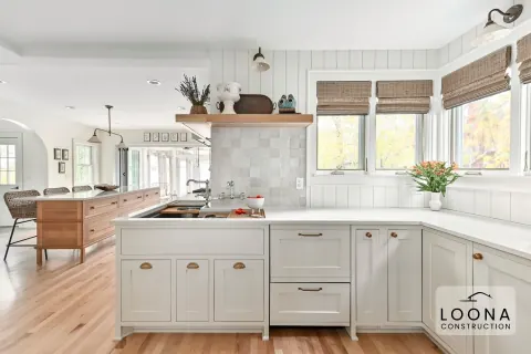 Open kitchen with woven stools in Palo Alto, photo 1