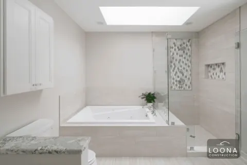 Bathroom with glass shower in Santa Clara, photo 1