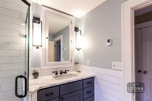 Black-and-white bathroom, Sunnyvale